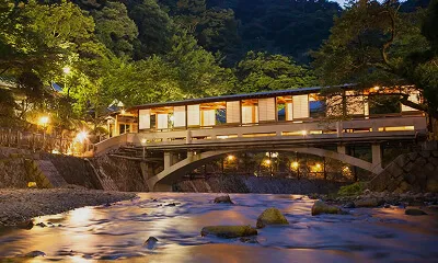 游月山荘